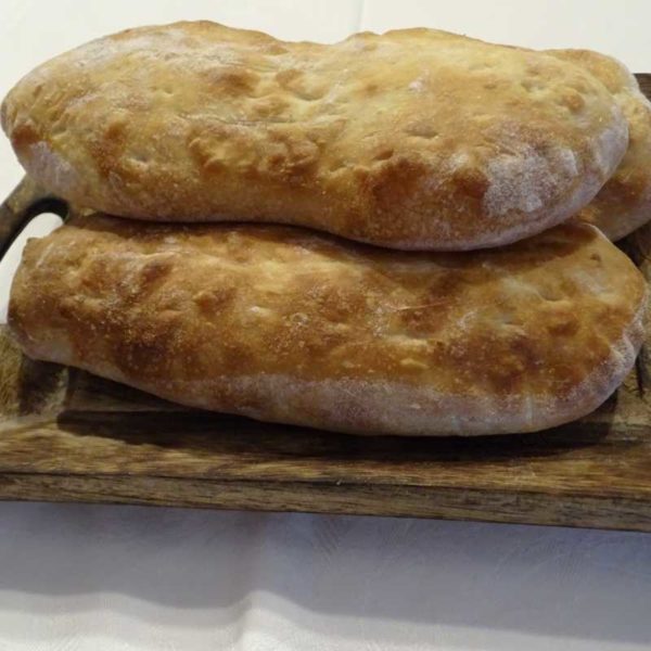 Selbst gebackenes georgisches Brot - Küche aus Georgien im Georgischen Restaurant Tamada in Köln